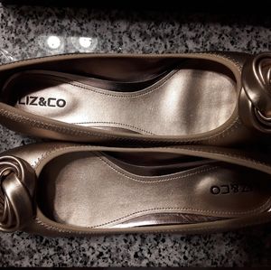 New. Never worn Gold Flats